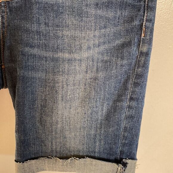 Kut from the Kloth- roll up Bermuda- medium wash- Size 6 - Picture 3 of 10